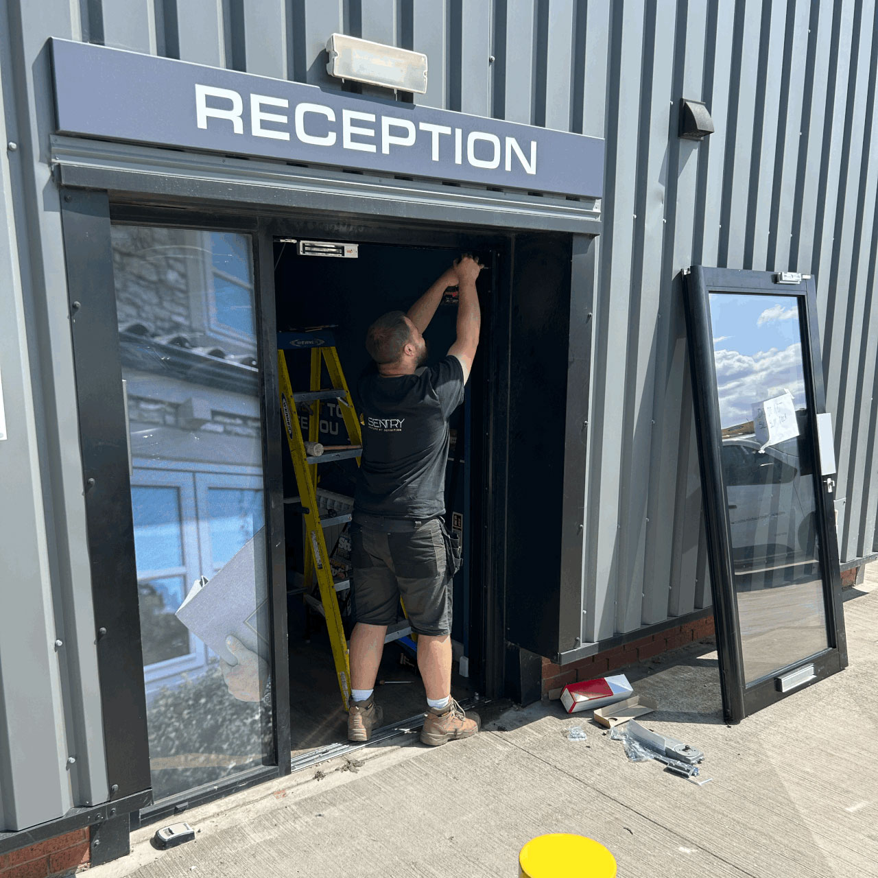 Aluminium door repair Aluminium door repair