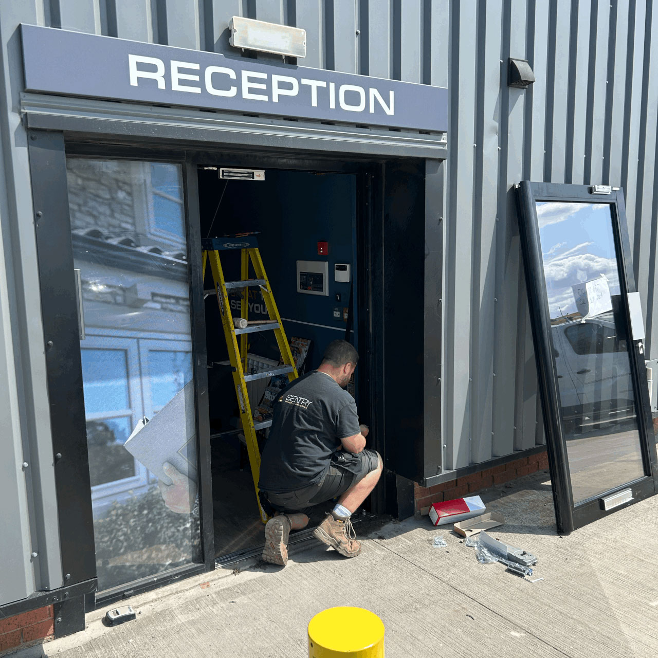 Aluminium door repair Aluminium door repair