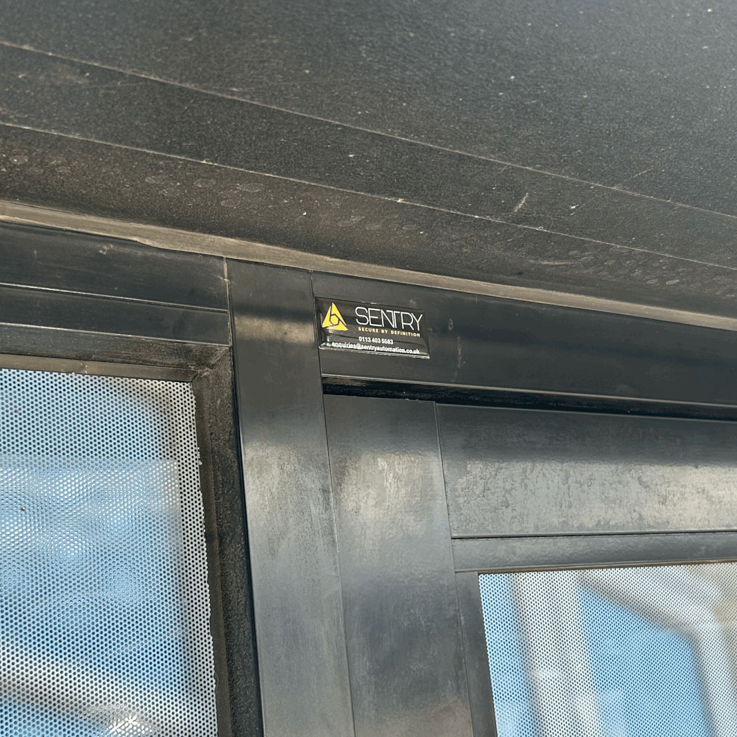 Aluminium door repair Aluminium door repair
